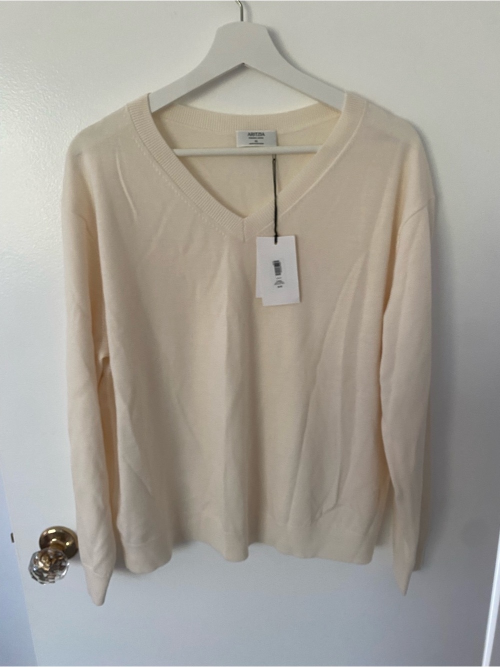 Aritzia Cream V-Neck Sweater - Lightweight Classic Knit